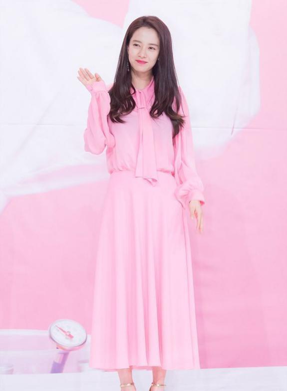 看看她们的礼服就知道什么叫小心机了|粉色|礼服|宋智孝_新浪新闻