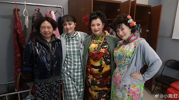 出演话剧《四世同堂》中的胖菊子界面文娱:你觉得现在演戏
