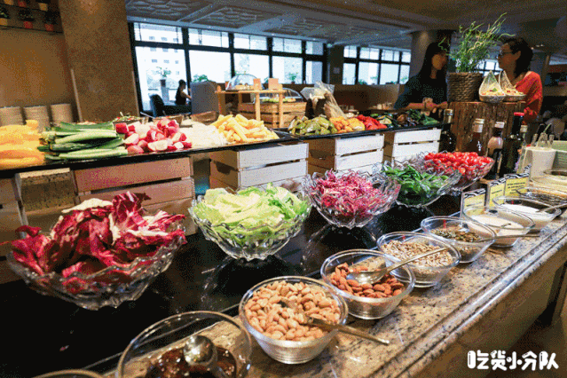 国贸地标级自助餐惠灵顿牛排随便吃