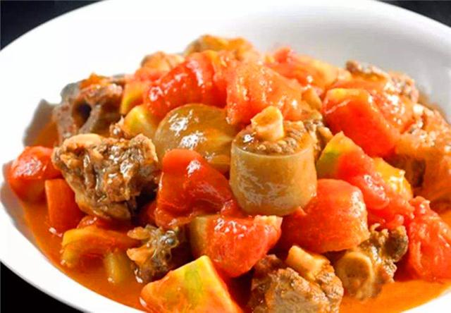 番茄炖牛尾爱美人士常吃去色斑养生两种食材就搞定