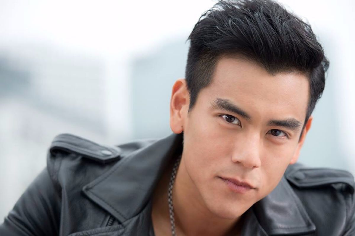 彭于晏晒运动照,衣服都湿透满头大汗,难怪37岁还能满满少年感