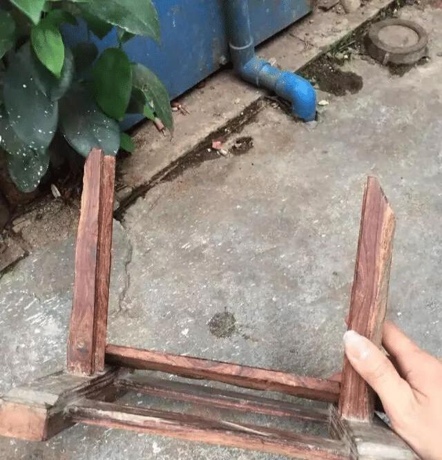 花了一千买走村民家里的破板凳回去一打磨发现是极品海南黄花梨