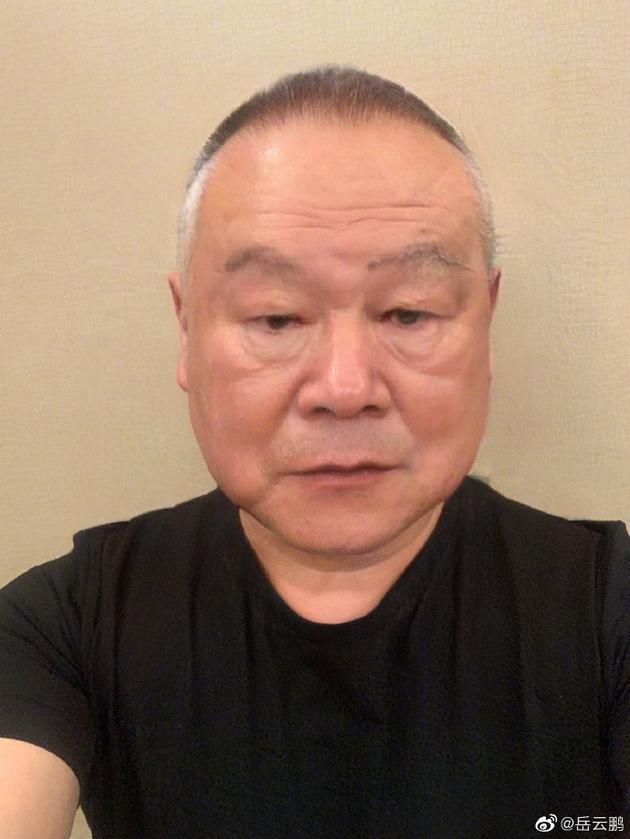 56岁欧阳奋强晒近照昔日粉嫩贾宝玉撞脸岳云鹏老年妆照片