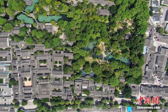 俯瞰苏州拙政园:亭榭精美呈现浓郁江南特色