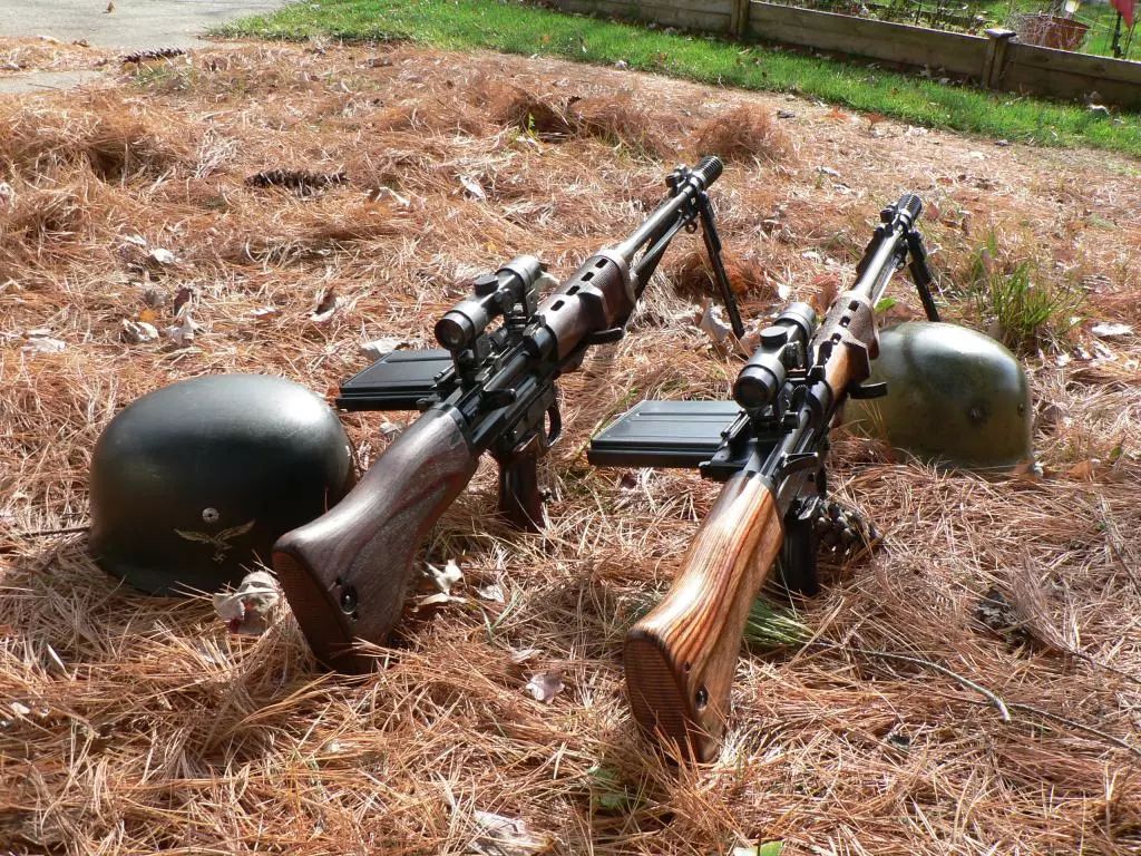 92×33mm短弹和mkb.42自动卡宾枪的研究工作,并最终发展成stg.44突