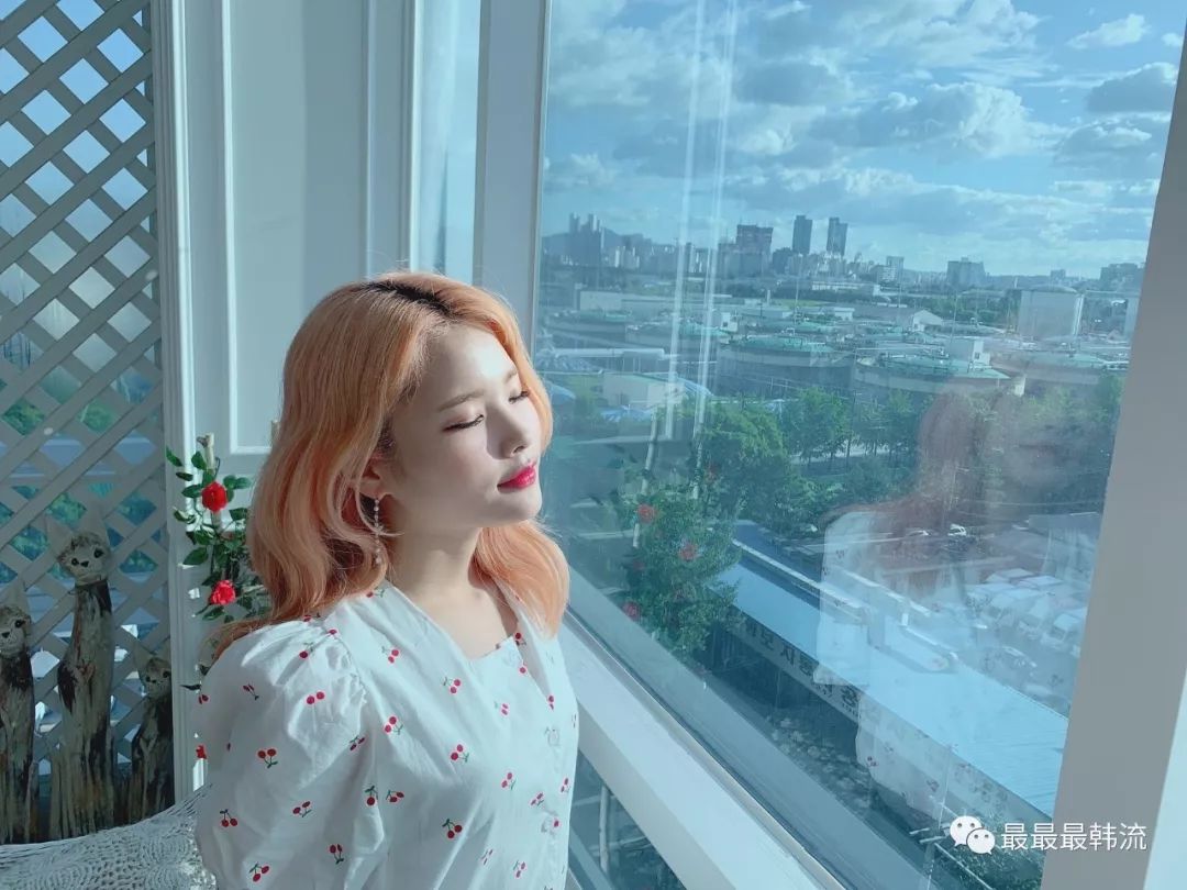 想象中自己过的生活rina 姜昭恩lua是漂亮的外表加有趣的灵魂本魂啦!