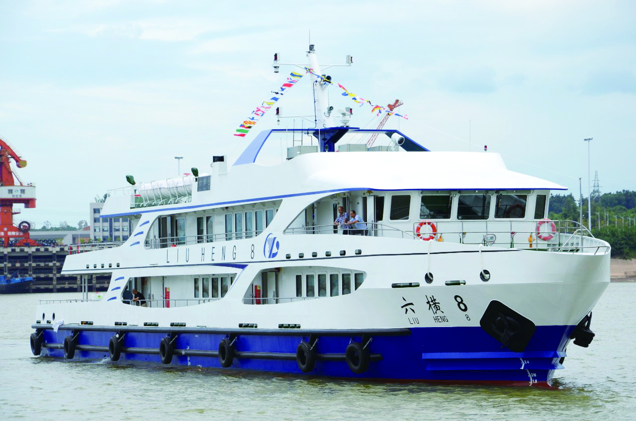 六横8号客轮驶向东海