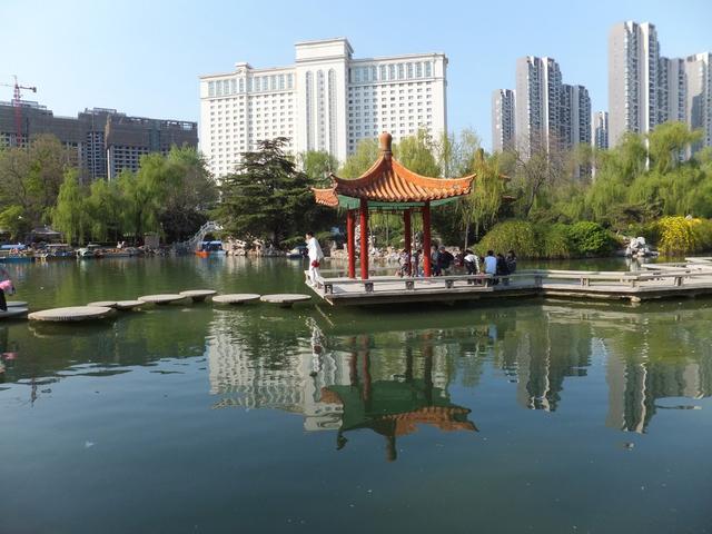 融古今园林为一体的特色公园洛阳西苑公园