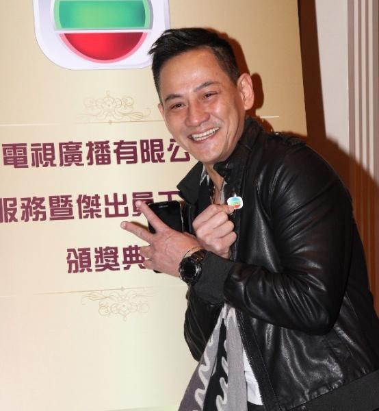 纵然香港地方细小,但李家声认为人与人之间的距离却很远,感慨以前在