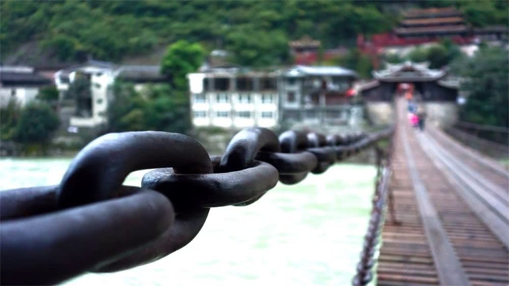 泸定桥铁索重40多吨,300年前如何将其架起来?佩服古人智慧|泸定桥|铁索|古人_新浪新闻