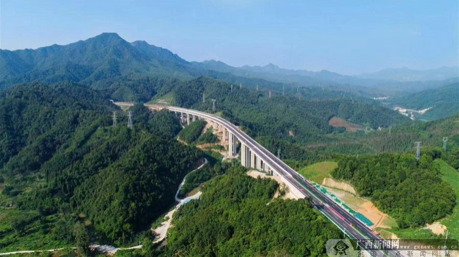 该镇是昭平县城到黄姚古镇的必经之地,钟昭高速在该镇设有出口,这将对