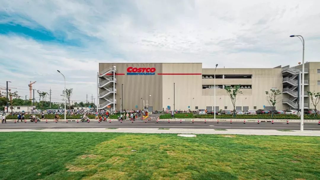 上海市27日正式迎来了开市客(costco)的第一家中国大陆门店.
