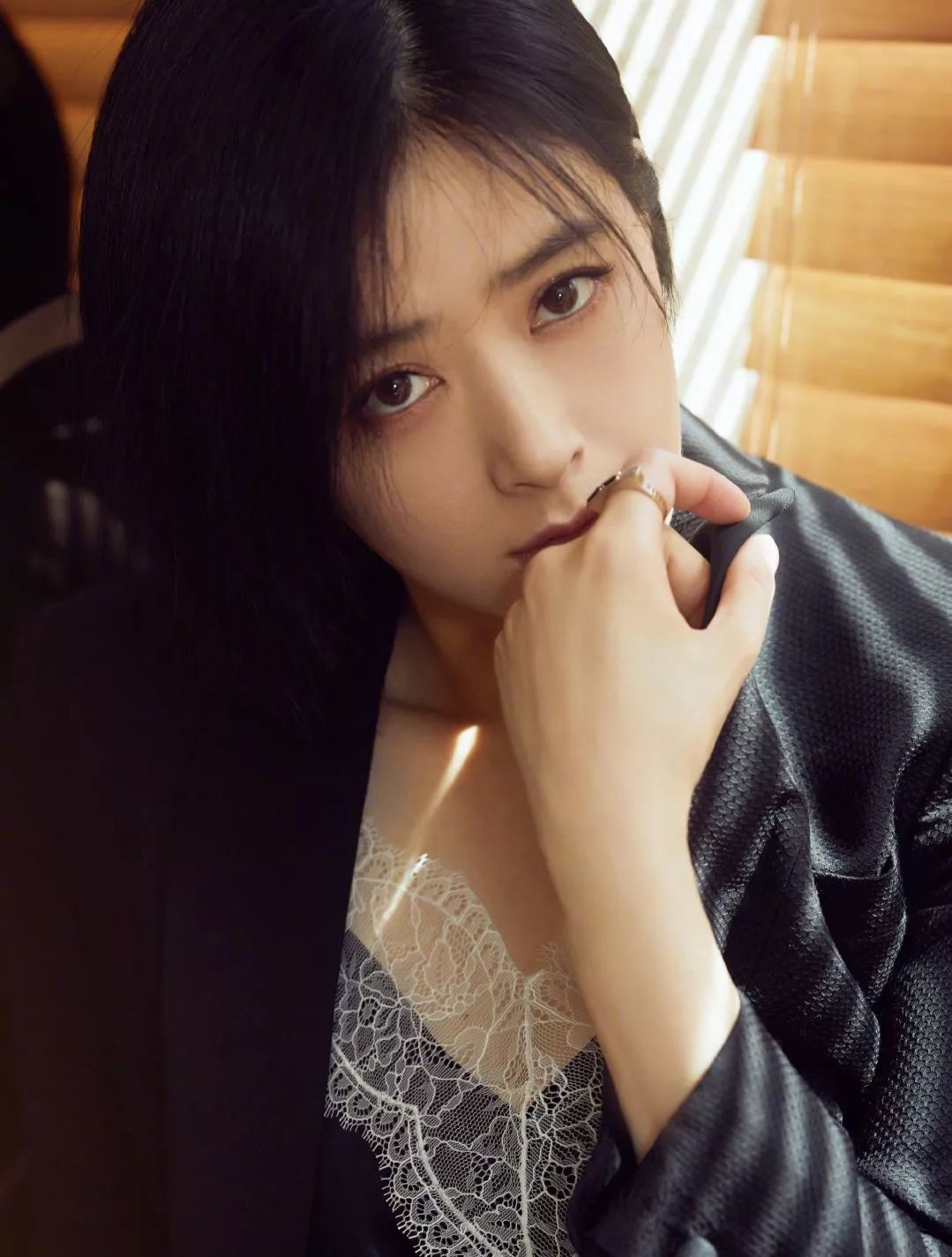 蒋欣瘦了颜值a爆上演西服杀气场强大华妃娘娘食谱的确狠