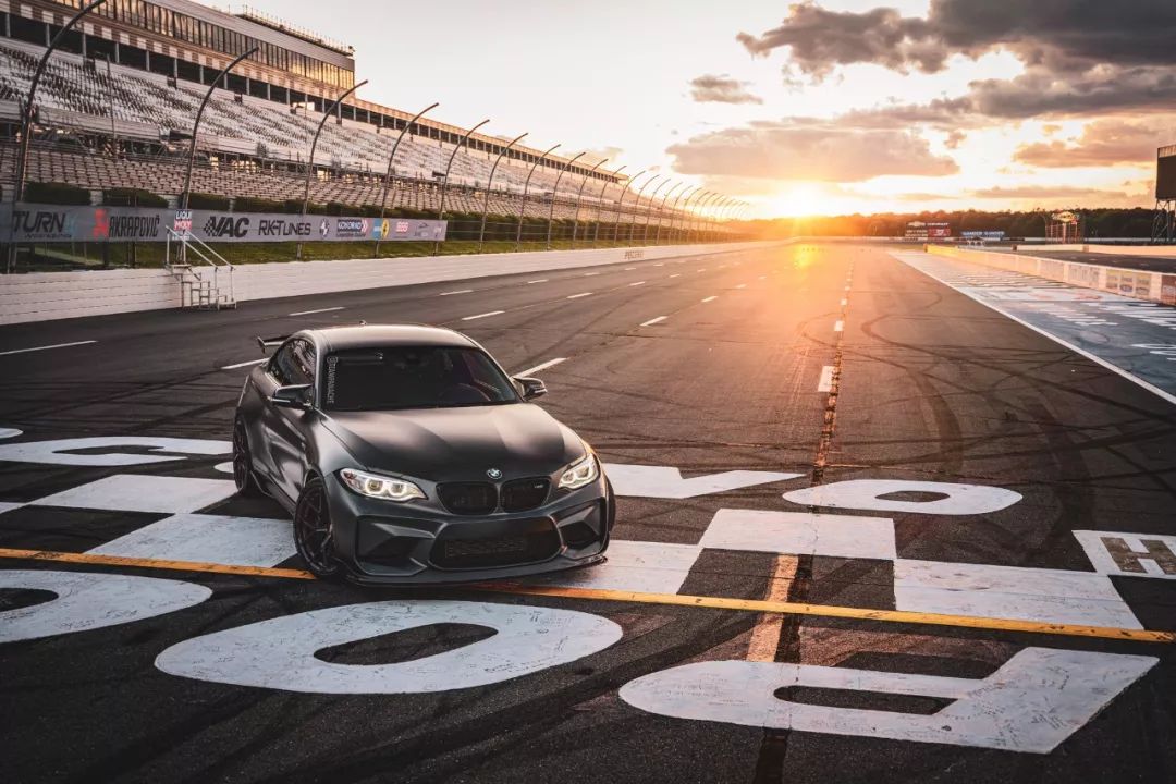 把宝马m2拉上赛道跑一天再拍组美照是不是你想要的生活