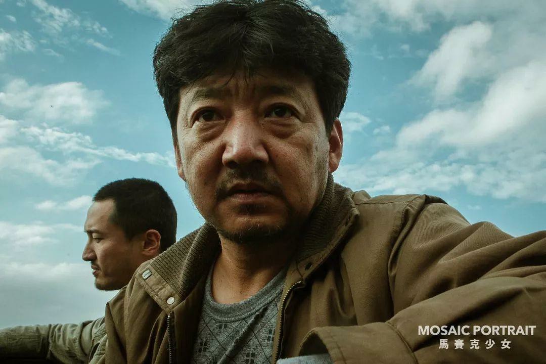 而在刚刚杀青李霄峰导演的电影《风平浪静》中,王砚辉则在风平浪静的