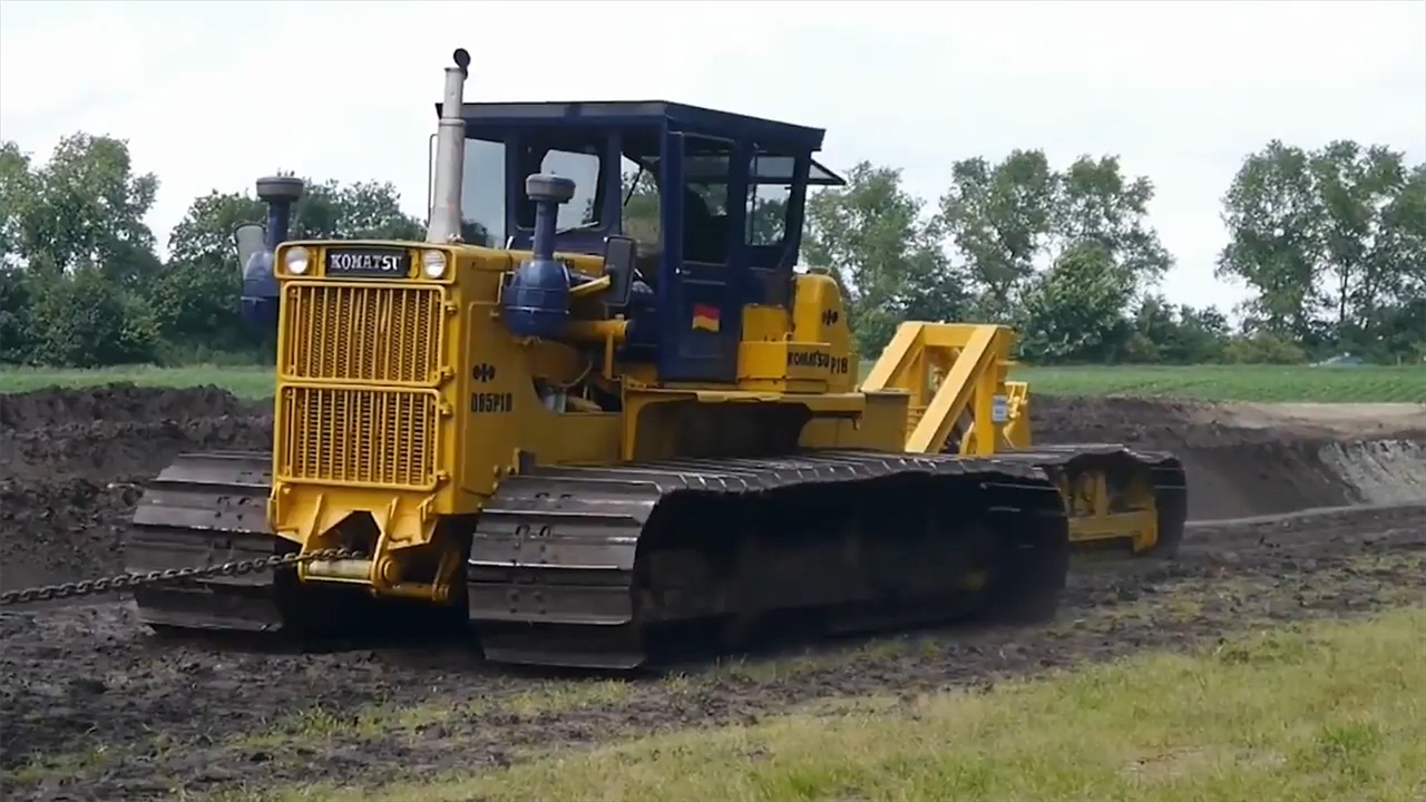 难怪美国粮食出口世界第一,这机械大规模翻地,实在大手笔!