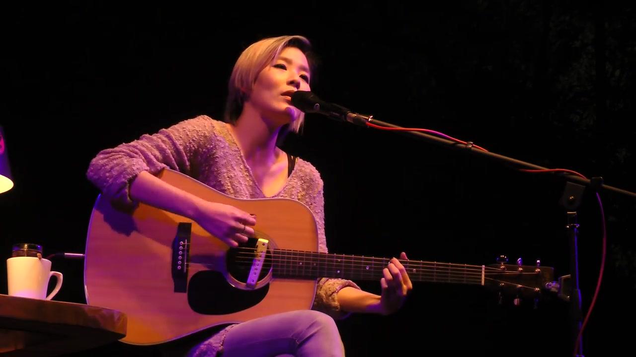 由邓丽君演唱的一代名曲,该歌曲由原日本作曲家协会理事长三木刚谱曲