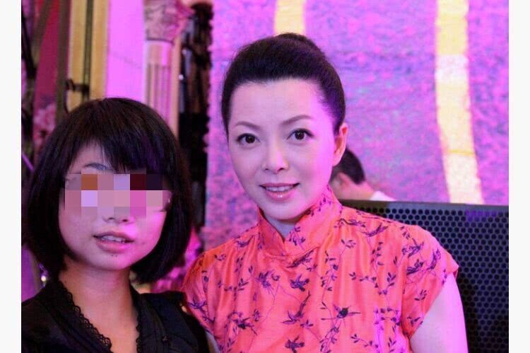 她曾拒绝汪涵的追求,低调嫁圈外富豪老公,如今50岁成这样