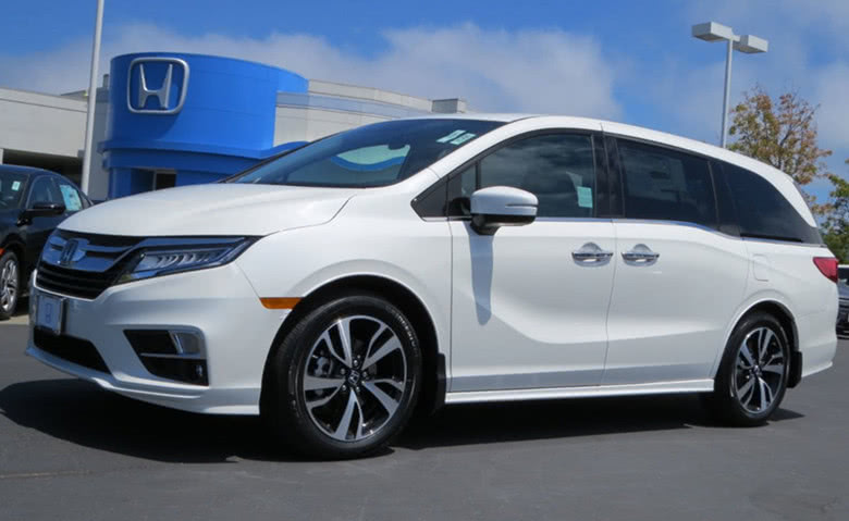 首先从外观上看,全新一代奥德赛采用了更为新颖的家族式设计语言.