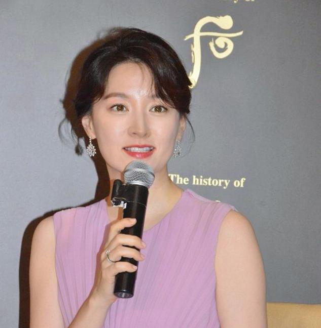 "大长今"李英爱近照曝光,嫁富商诞龙凤胎,却自曝住韩国农村?