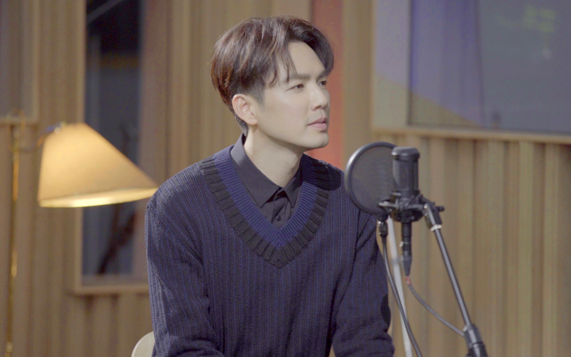 钟汉良献唱我在未来等你人生主题曲隔空与自己对话