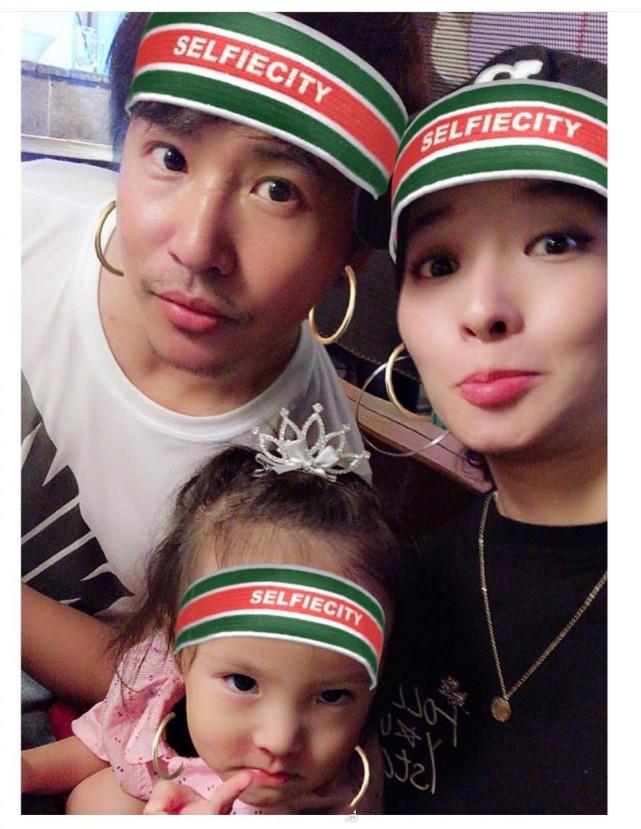 欧弟晒与妻子唯美合照庆祝结婚五周年欧弟脸上添了些岁月感