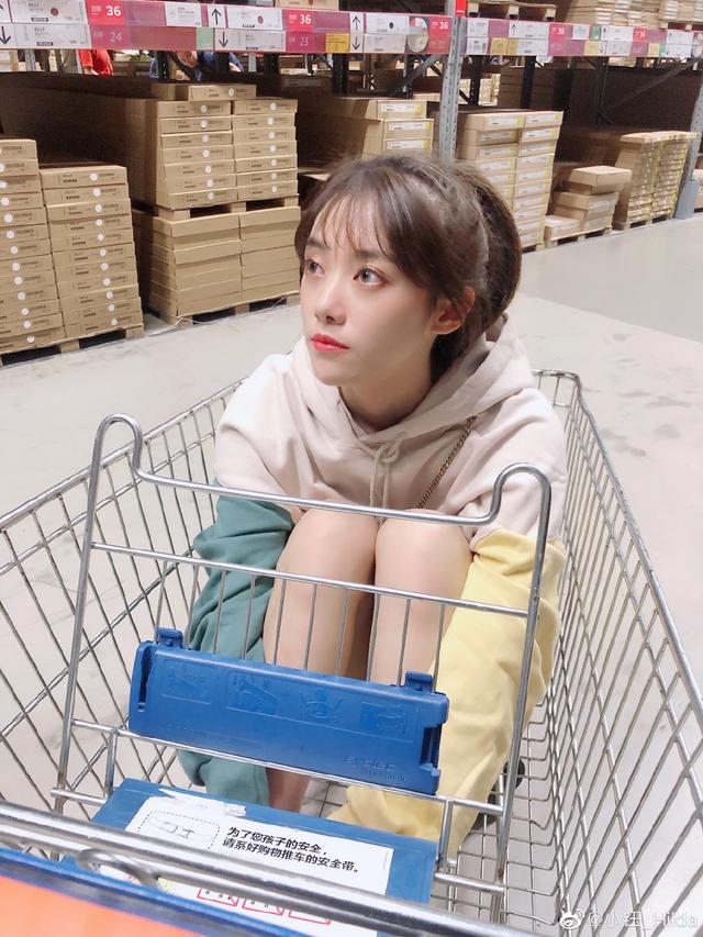 lpl主持人小钰晒近照,这次是男友视角,依旧神仙颜值!