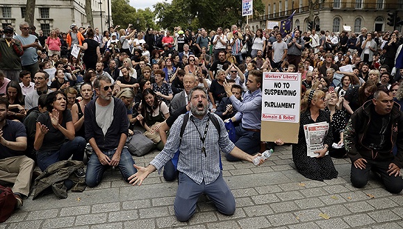8月28日,英国伦敦,反脱欧民众抗议延长休会.图片来源:ic photo