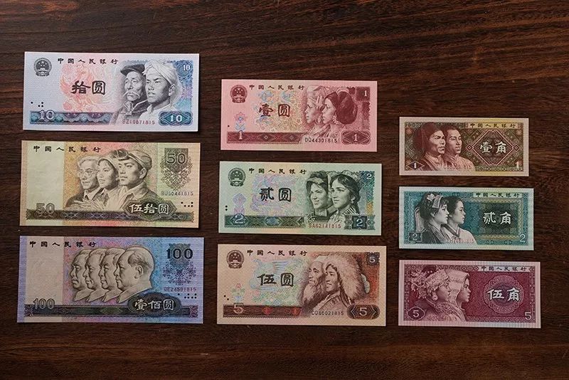 更含有新中国成立以来,自主设计的百元,五十元防伪大钞.