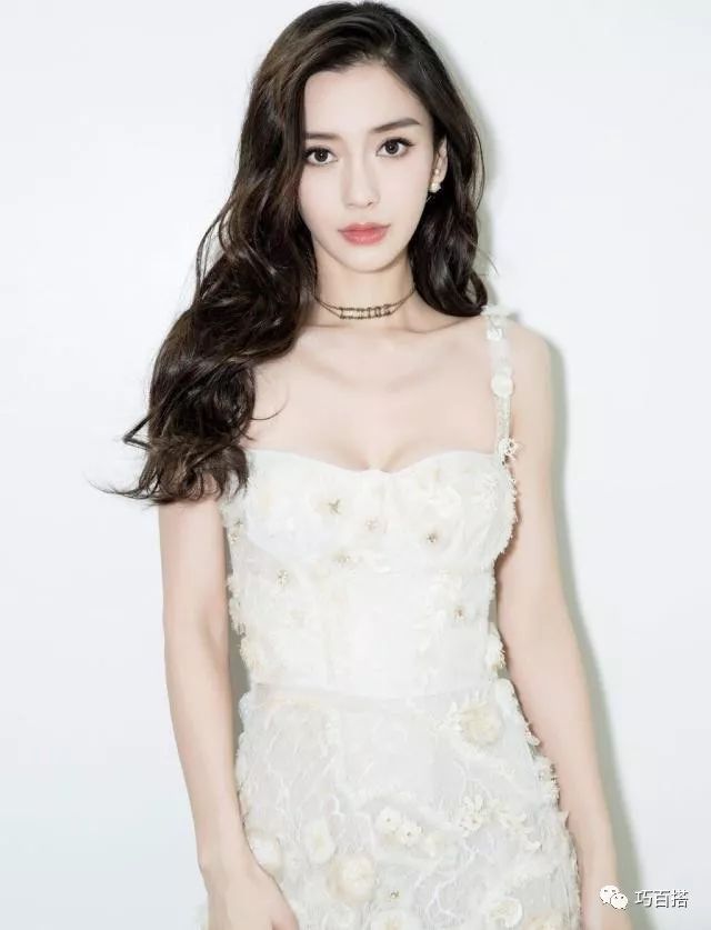 angelababy早期造型,白色抹胸礼服仙气十足,美到让人窒息