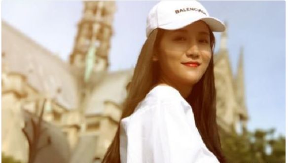 她是《快乐星球》的欧阳老师,在事业红火的时候,却选择结婚