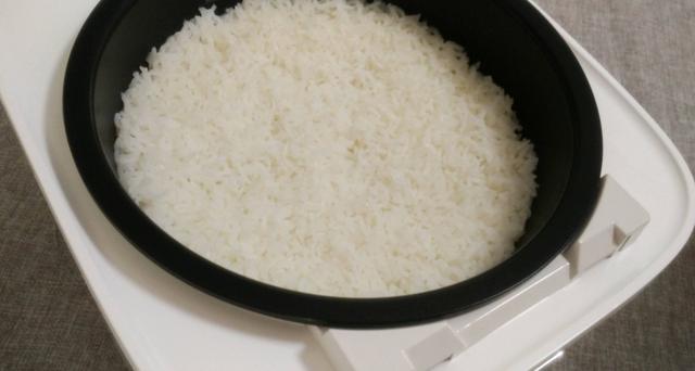 而且颜色十分好看,粒粒分明,蒸出来的大米饭也不会粘在锅上,在蒸陈米