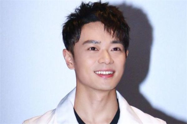 他8岁出道,16岁因演《宝莲灯》大火,如今却沦落演配角!