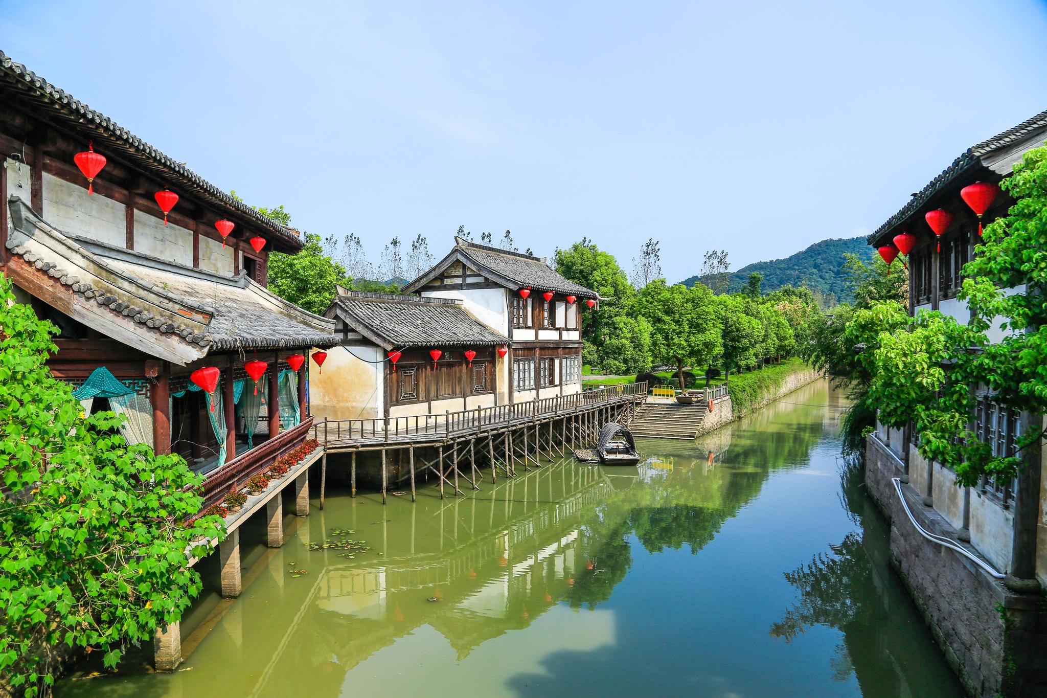 象山影视城感受湿身泼水节,穿越三生三世民国城