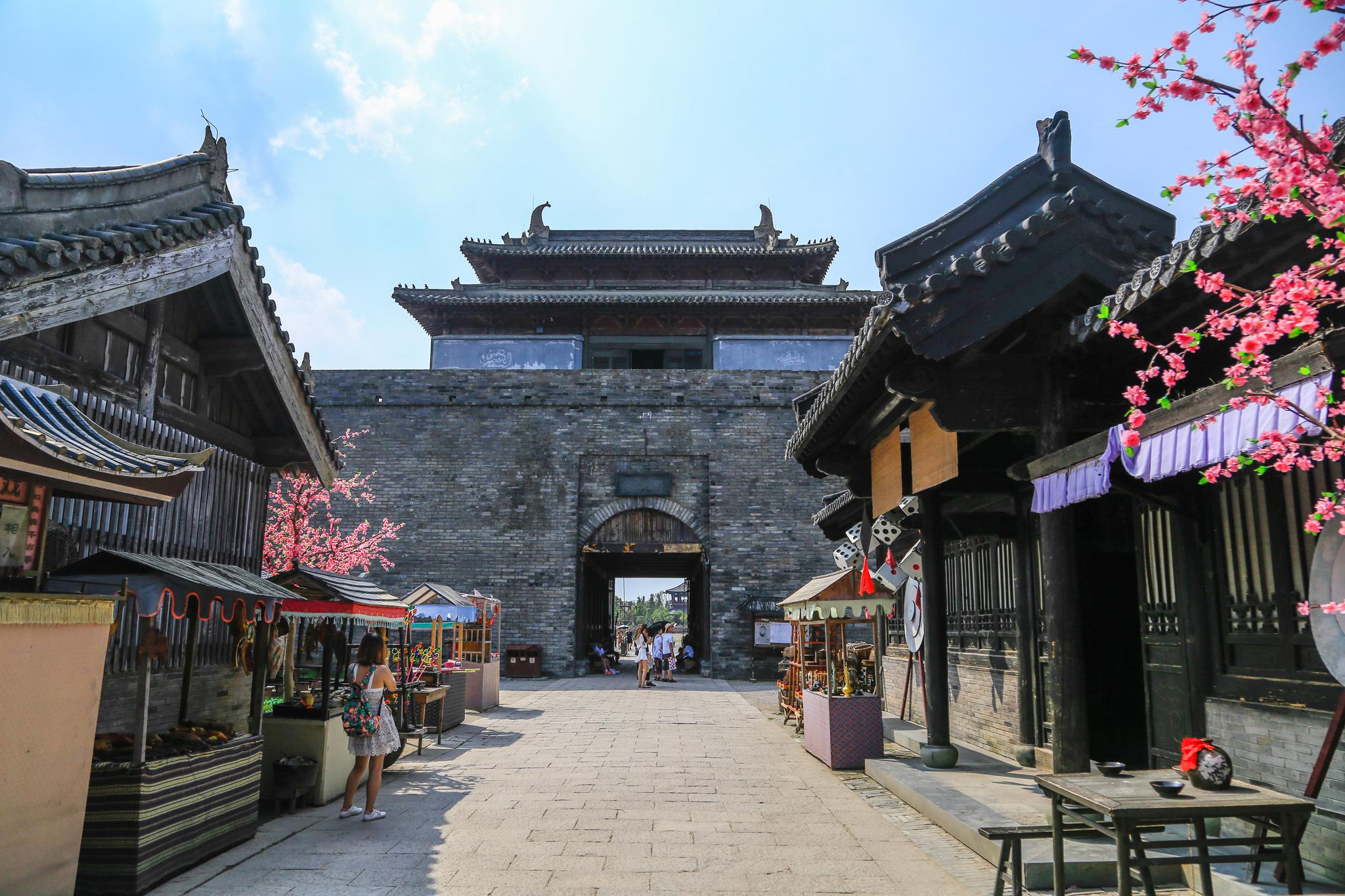 象山影视城感受湿身泼水节,穿越三生三世民国城