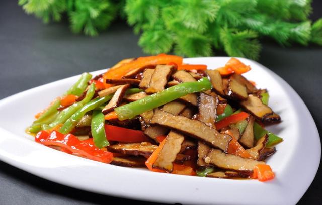 教你这样素炒豆腐干,比炒肉还好吃