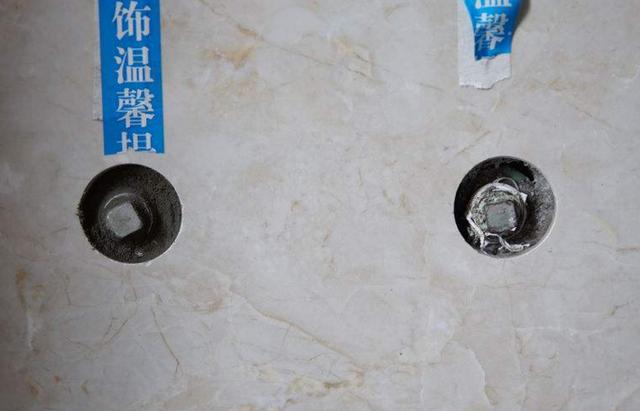 卫生间墙面瓷砖这样开孔,好看又简单,还不容易把瓷砖打裂了