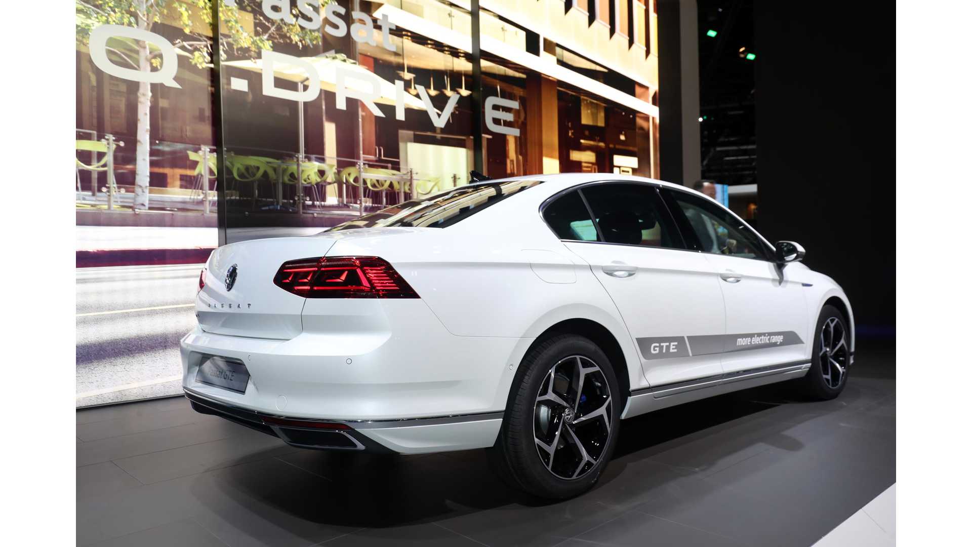 售35万元起 国内或将年底开售 全新大众帕萨特gte于欧洲上市-新浪汽车