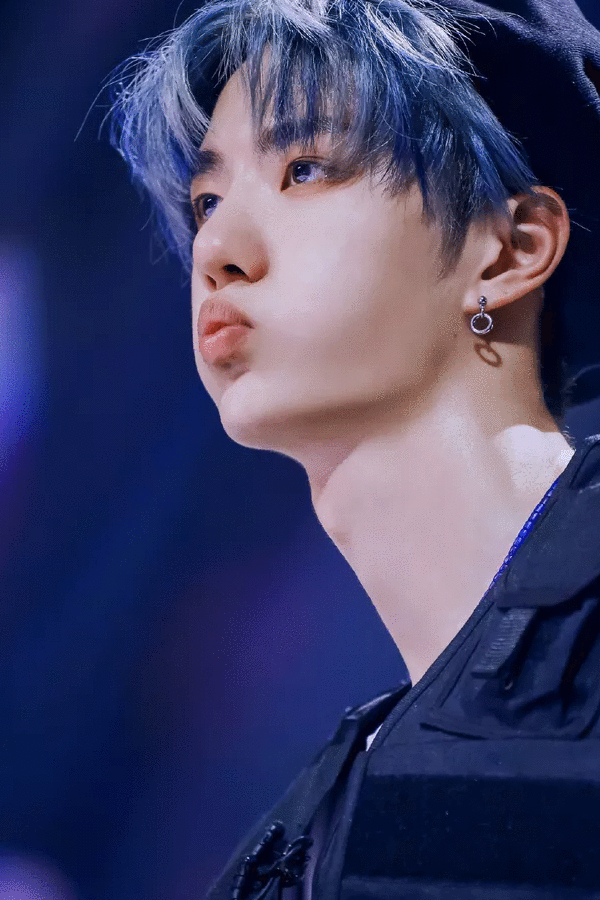 虽然王一博平时非常高冷,但是在不经意间,还是可以看出他非常可爱的一