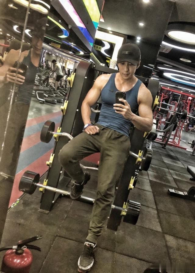 这位90后男神级帅哥太可以了吧|90后|狗血|徐丁_新浪新闻