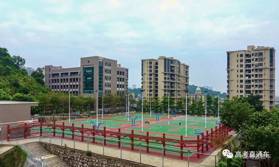 活动室新篮球场上新广州大学松田学院这个暑假新图书馆也开工建设了