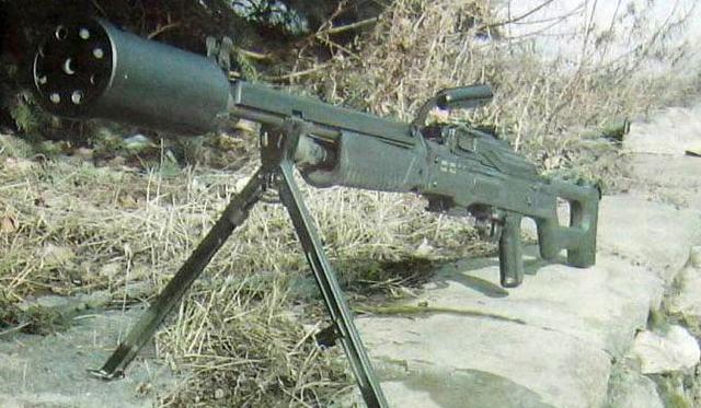 aek-999通用机枪;提高精度;降低枪口噪音