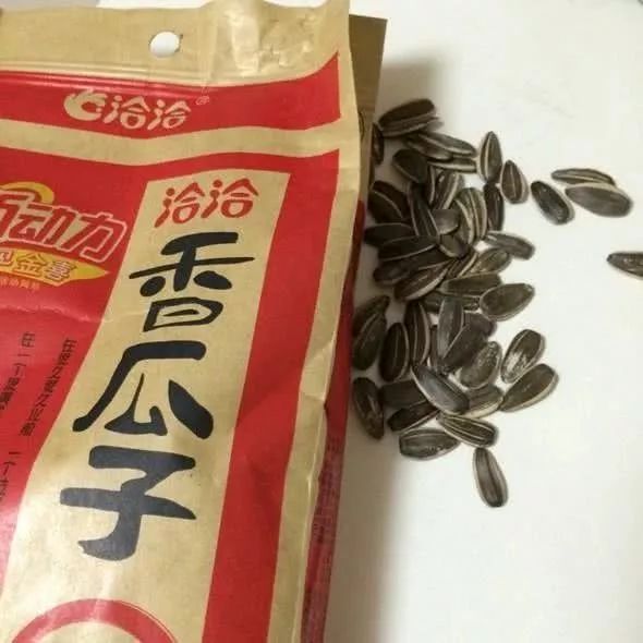 搞事情 洽洽瓜子被扒 卖给香港和大陆是两批货 质量差异巨大 财经头条