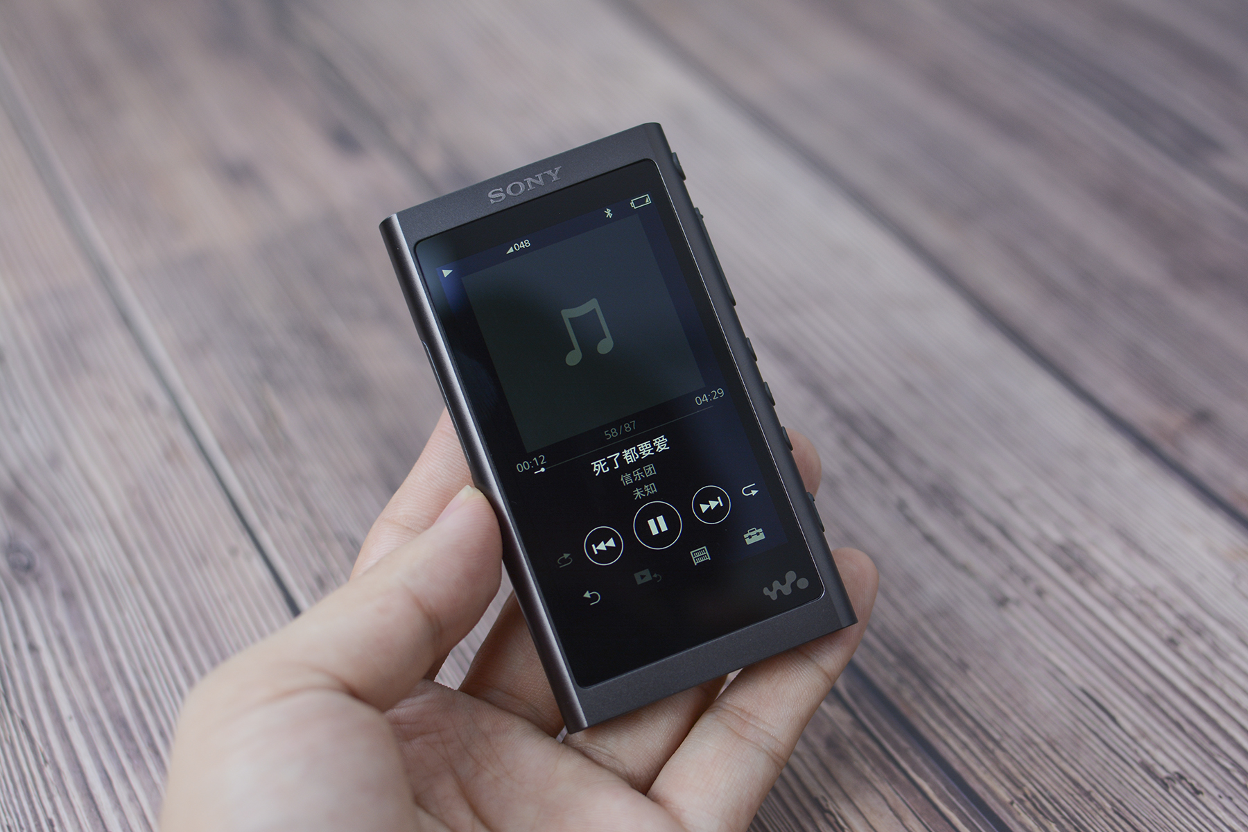 小巧机身时尚感十足  索尼nw-a55播放器图赏