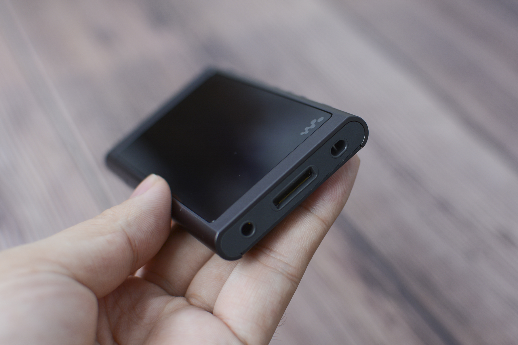 小巧机身时尚感十足  索尼nw-a55播放器图赏