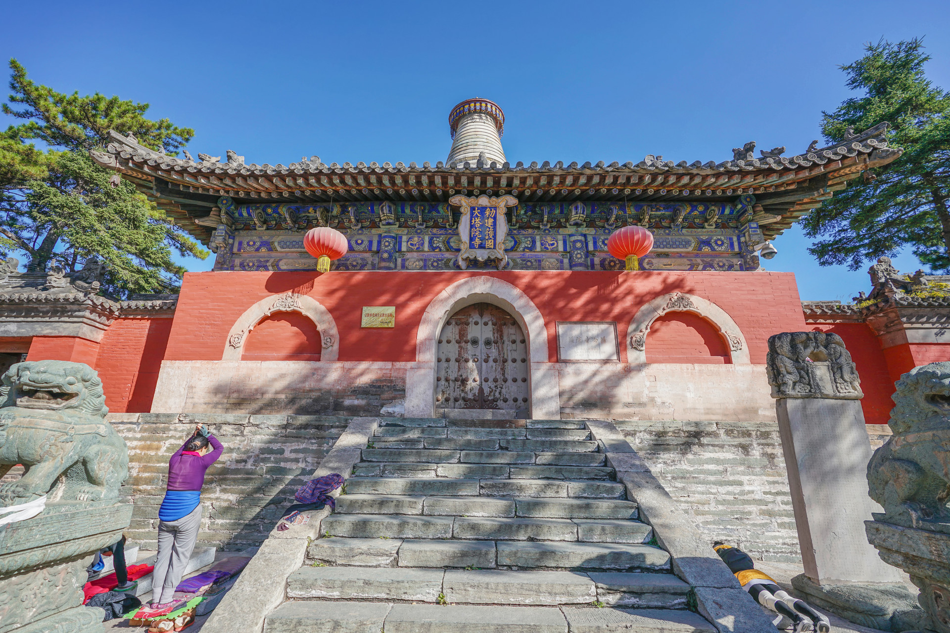 山西五台山最知名寺院之一,因一座塔而得名
