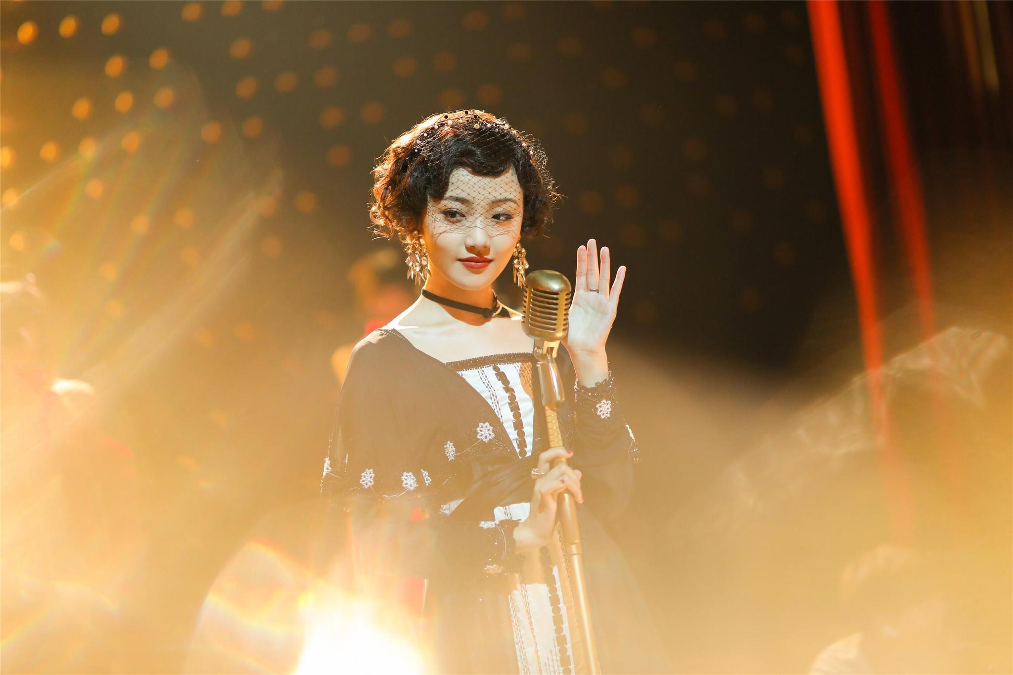 每个角色都各有特点,白鹿的帅气,许凯的不羁,李程彬的严谨,吴佳怡的