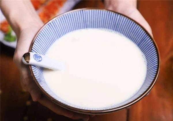打豆浆时,黄豆不要直接打浆,多加"1步",豆浆香浓无渣更营养