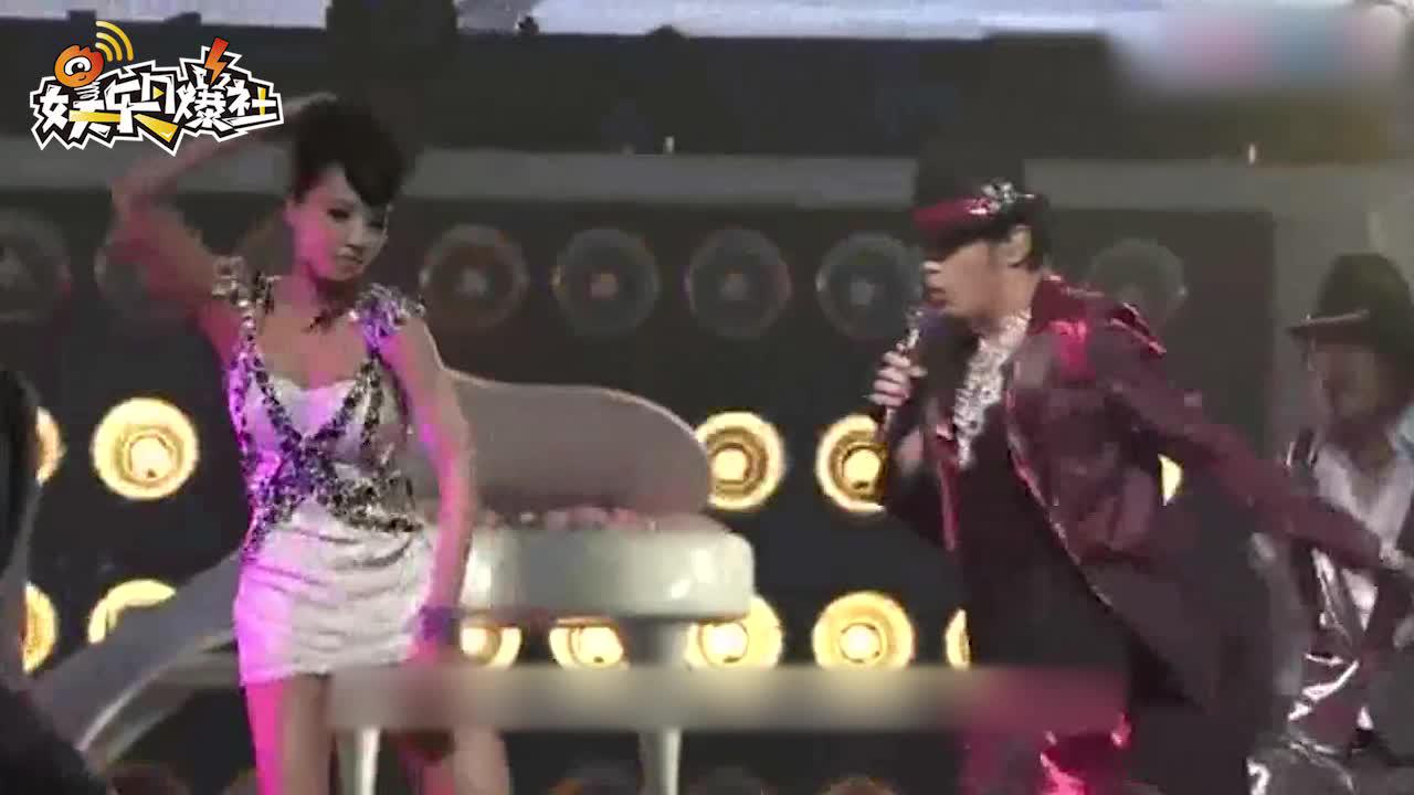 周杰伦蔡依林同台领奖