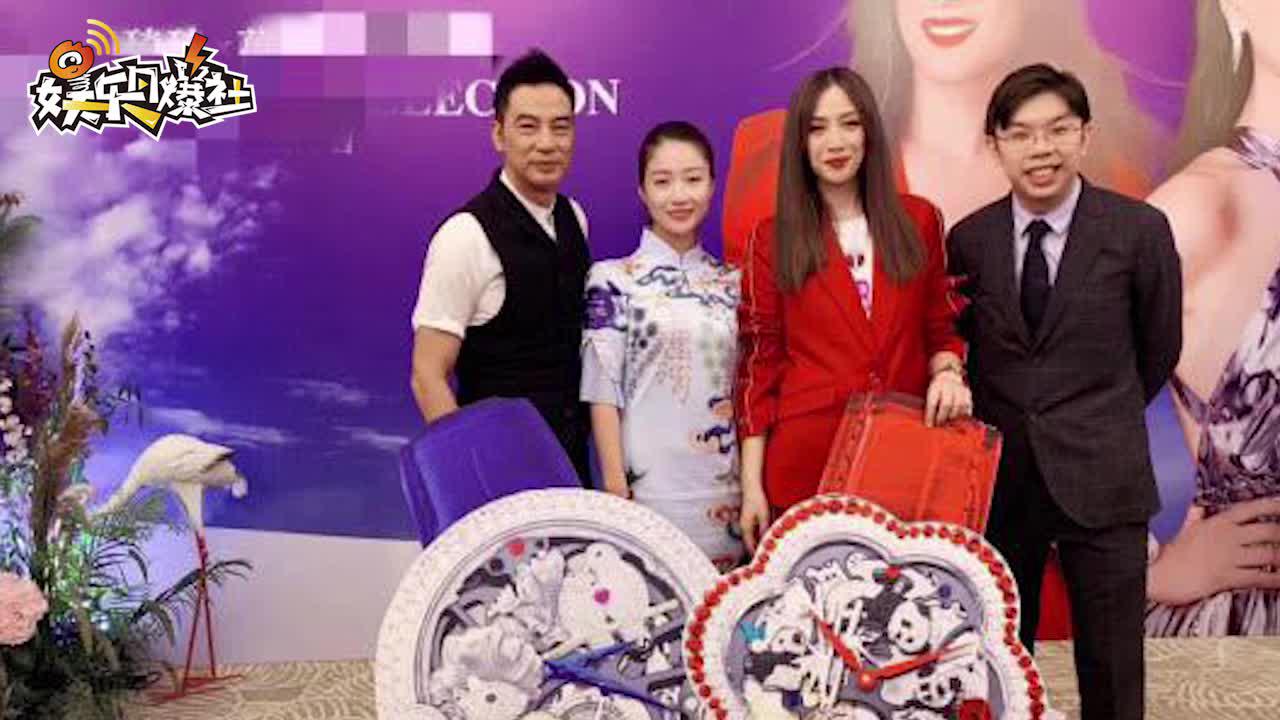 琦琦晒与任达华恩爱自拍 夫妻俩户外跑步心情靓_手机新浪网